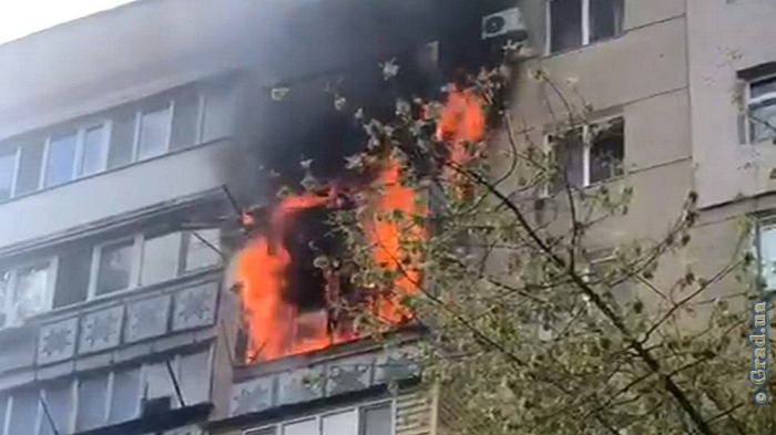 В Одессе горит жилой дом