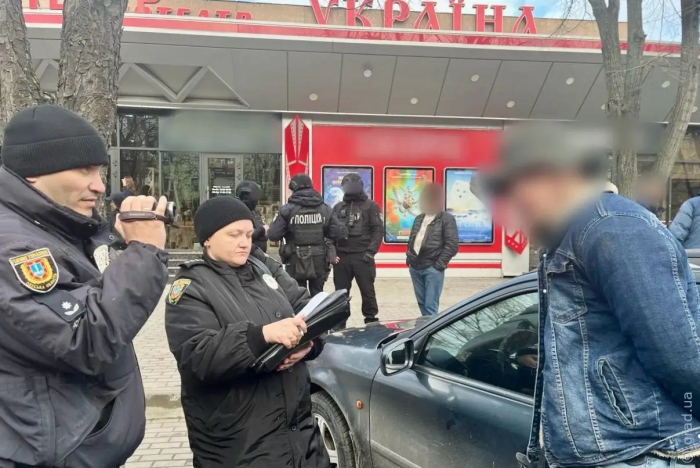 Продал автомат Калашникова: полиция задержала реализатора