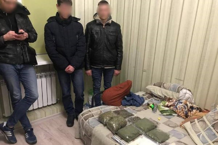 Двое одесситов попались на наркоторговле в Харькове