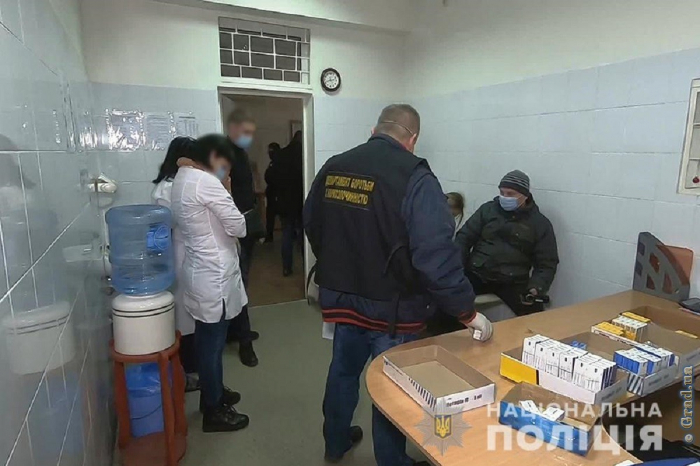 В Одессе сотрудников медцентра подозревают в незаконной продаже рецептов на наркотики