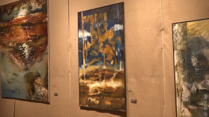Выставка абстрактной живописи в стенах музея западного и восточного искусства