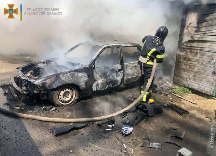 На Таирова в гаражном кооперативе сгорела машина