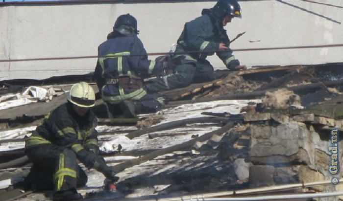 На Дальницкой спасатели боролись с огнем