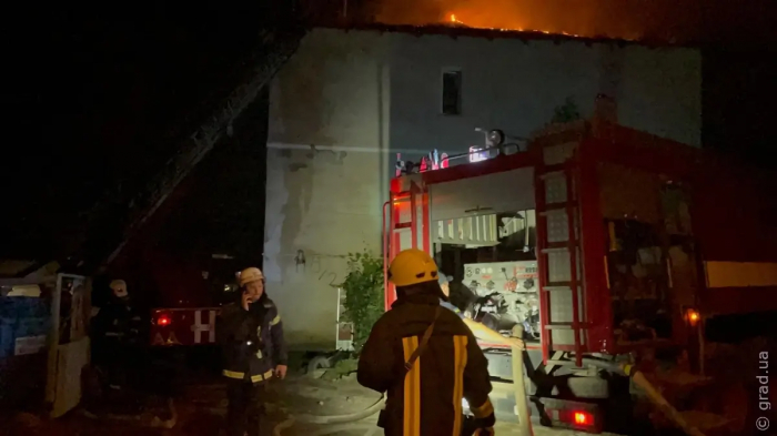 Вночі в Одесі ліквідовано сильну пожежу