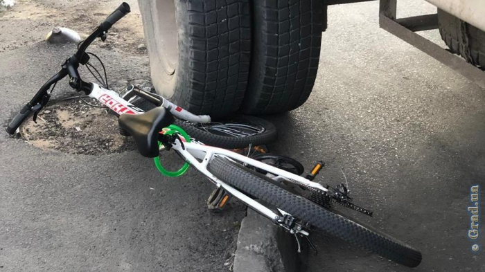 В Одесской области грузовик сбил подростка на велосипеде