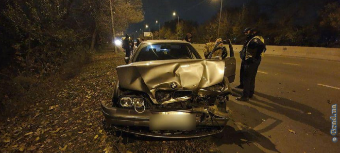На Киевском шоссе пьяный водитель на BMW протаранил несколько автомобилей