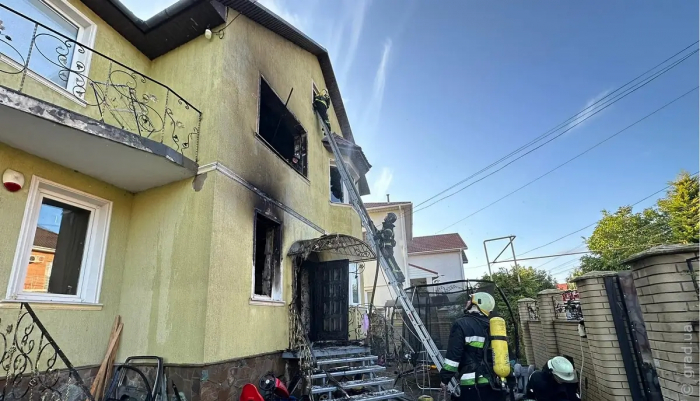 Під час пожежі у приватному будинку постраждали діти