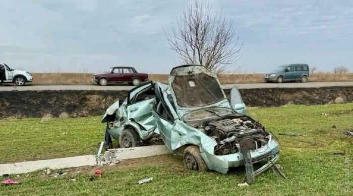 В Одесской области пьяный водитель «Chevrolet» протаранил бетонный столб