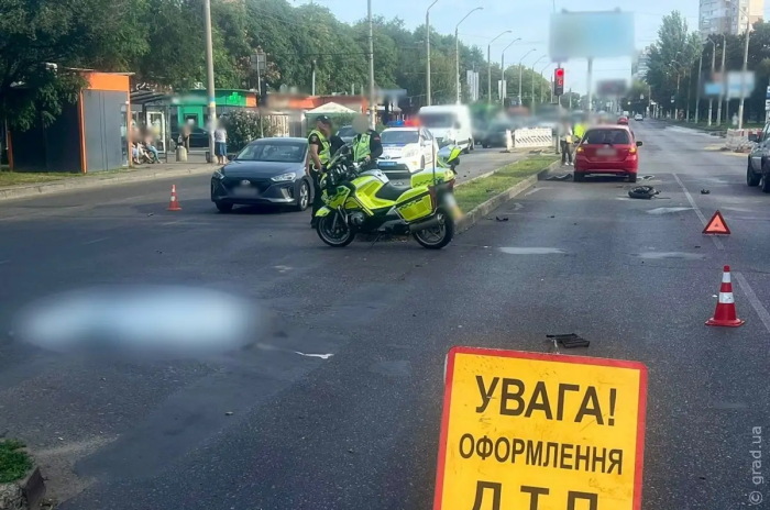 Мотоциклист погиб, пассажир госпитализирован: ДТП в Одессе