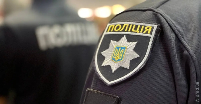 В Одессе мужчины в форме избивали неизвестного: видео попало в сеть