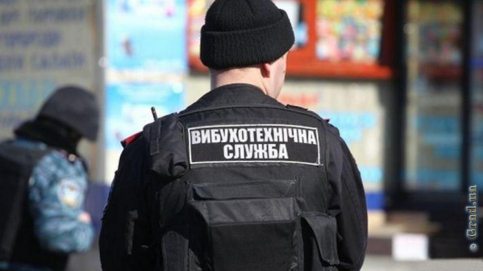 Хулиганы не унимаются: одесские взрывотехники проверяют десять объектов