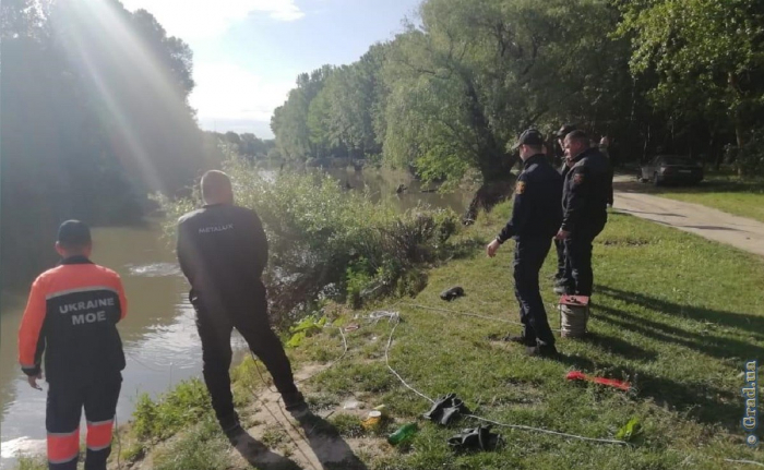 Автомобиль с рыбаками упал в реку: есть жертвы