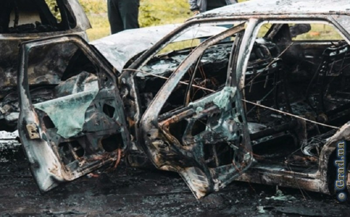 В Одесской области в результате столкновения загорелись два автомобиля