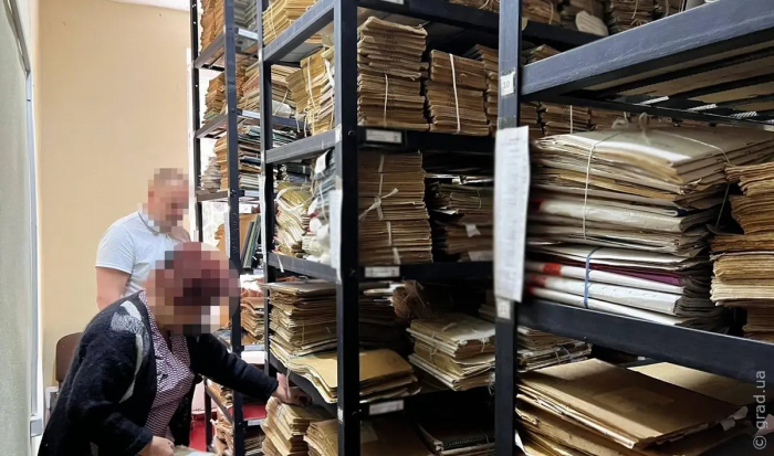 500 долларов за 28 лет стажа: в Одесской области продавали архивные справки