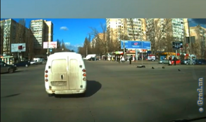 В Одессе ветром сорвало светофор