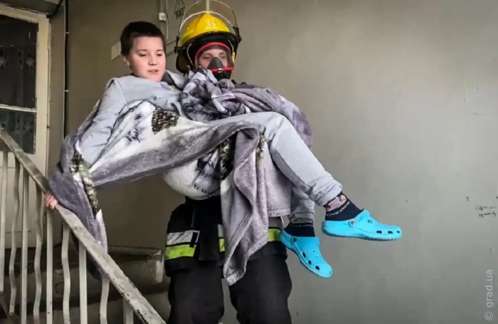 В Рени горело общежитие: спасатели эвакуировали 20 человек и спасли ребенка