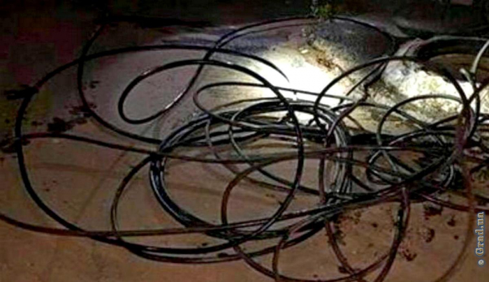 В спальном районе Одессы  на «горячем» пойманы похитители кабеля