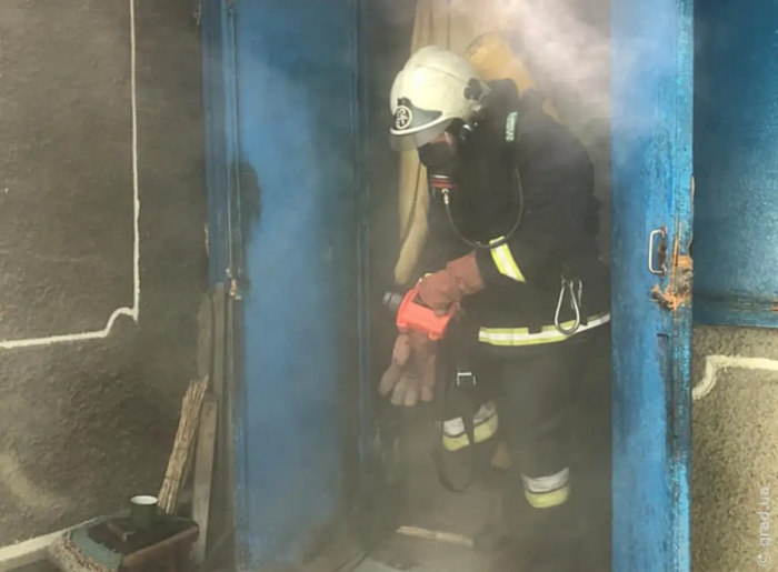 Пожежа в Подільскому районі: жінку госпіталізовано з опіками