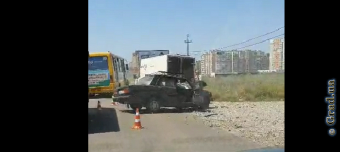 Под Одессой столкнулись грузовик и «Жигули»