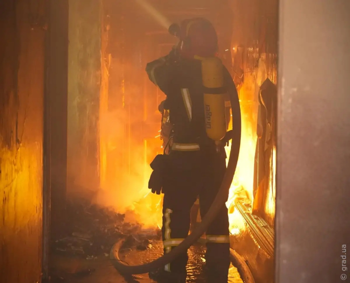 Более 30 спасателей тушили пожар в Приморском районе Одессы
