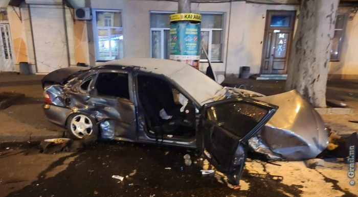 Ночное ДТП в центре Одессы: четверо пострадавших