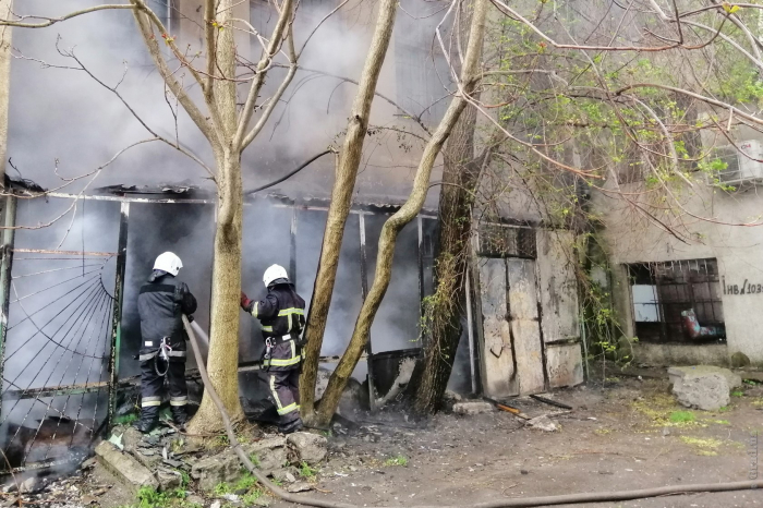 Одесситов напугал пожар на территории Академии пищевых технологий