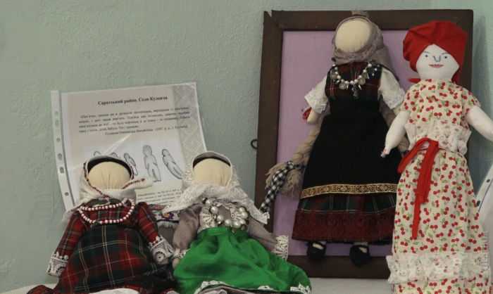 Выставка кукол в Болгарском культурном центре в Одессе