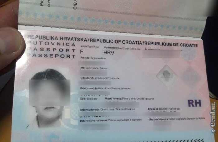 В Одесской области задержана женщина с двумя паспортами