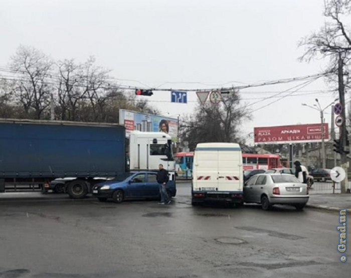Несколько ДТП спровоцировали пробки в Одессе