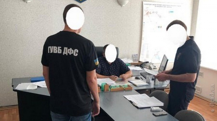 Сотрудник Одесской таможни подозревается в коррупции