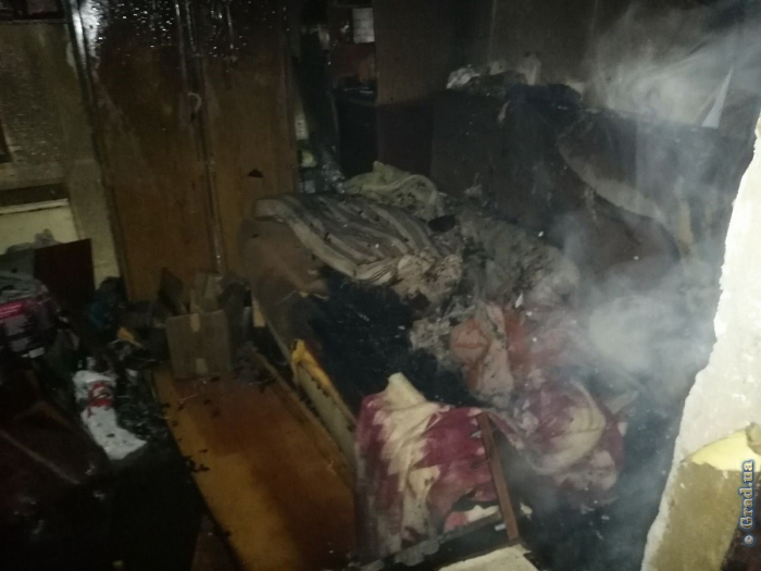 19 спасателей тушили пожар в жилом доме