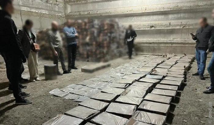 Сухофрукти з сюрпризом: в Одесі затримали наркоторговців