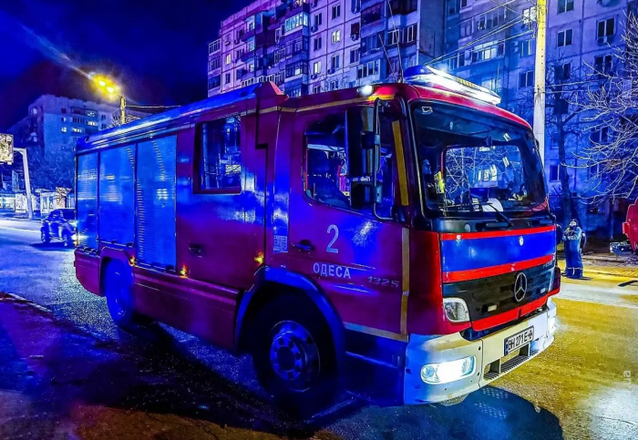 В Одессе пылала квартира в многоэтажке: пожарные спасли женщину