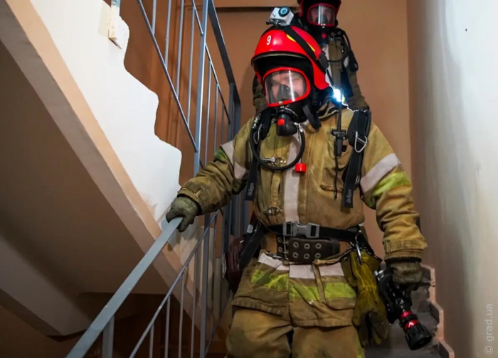Одеські рятувальники ліквідували загорання електрощитової в житловому будинку