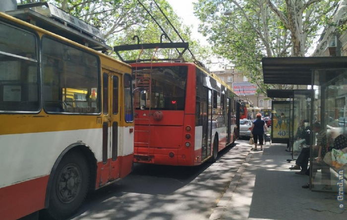 В Одессе из-за пожара приостановлено движение ряда троллейбусных маршрутов