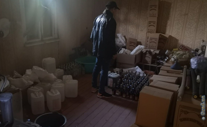 В Раздельнянском районе изъяли тонну фальсифицированного алкоголя