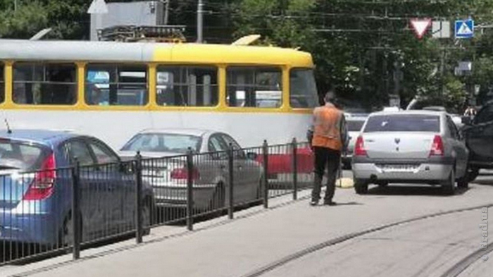 Новое ЧП в Аркадии: посреди дороги сломался трамвай