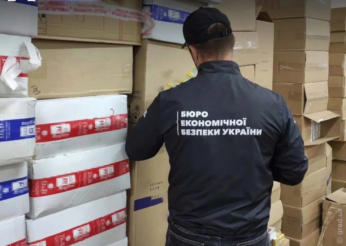 На Одещині викрили сховище контрабандних цигарок майже на 90 млн гривень