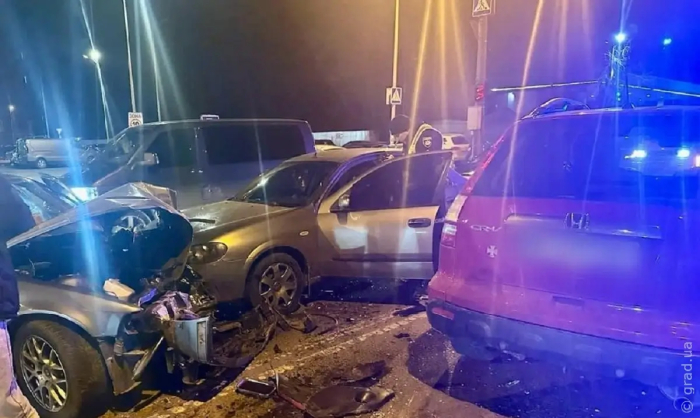 ДТП с участием трех автомобилей на Овидиопольской дороге: есть пострадавшие