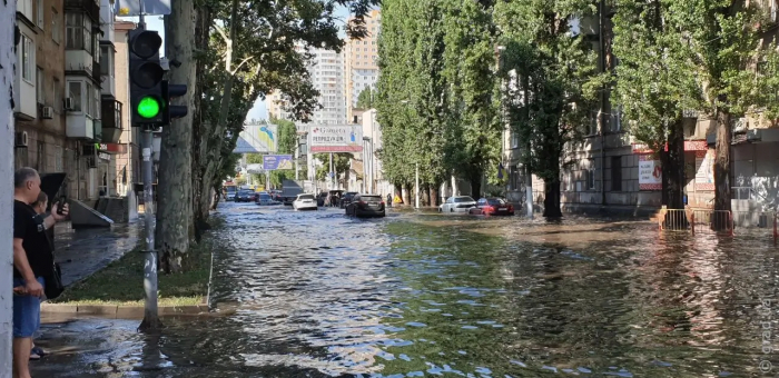 Через зливу, що відбулася в Одесі, проїзд вулицями утруднений