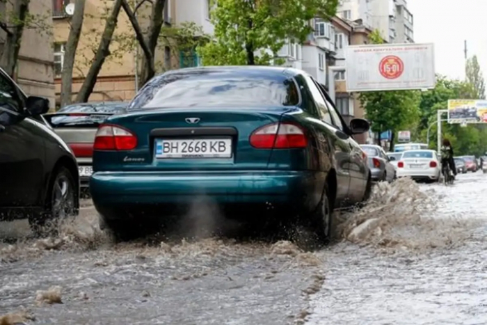 Ливень в Одессе: подтоплены некоторые улицы