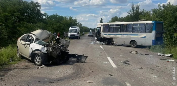 На автодорозі Одеса – Кучурган легковик врізався в маршрутку