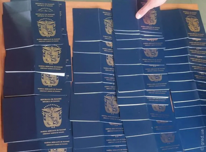 На границе Одесской области задержали мужчину с 57 паспортами