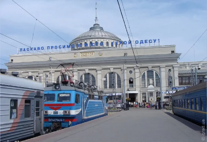 Одеський залізничний вокзал щодня зустрічає переселенців