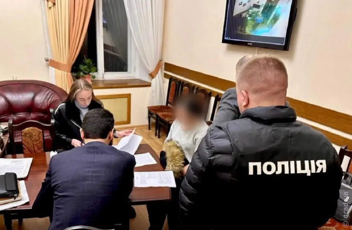 В Одессе госслужащую предприятия разоблачили в получении взятки