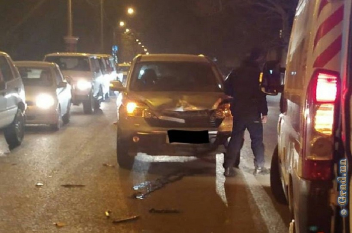 В Одессе под колеса автомобиля попала женщина