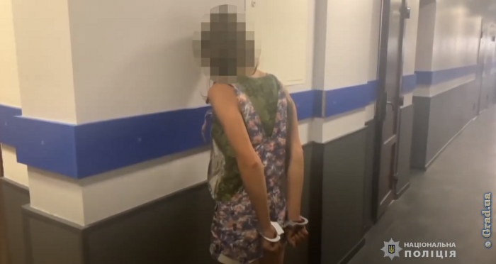 17-летнюю одесситку задержали за разбой