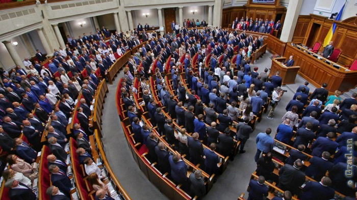 Украинский парламент снял неприкосновенность с народных депутатов