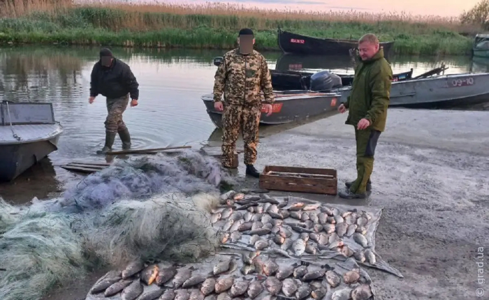 350 тысяч гривен убытков: на озере Кугурлуй мужчина наловил рыбы на статью