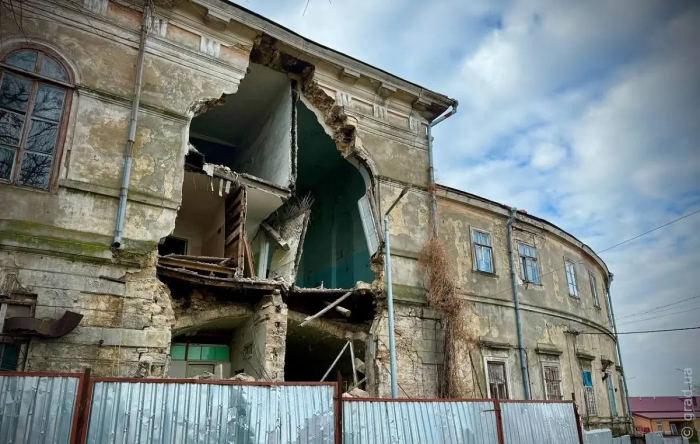 В Одессе обвалилась стена Циркульного корпуса инфекционной больницы